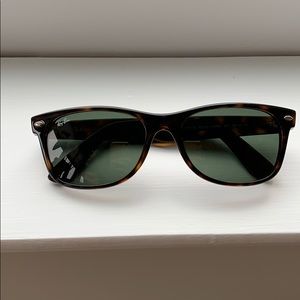 Ray Ban Wayfarers Tortoiseshell